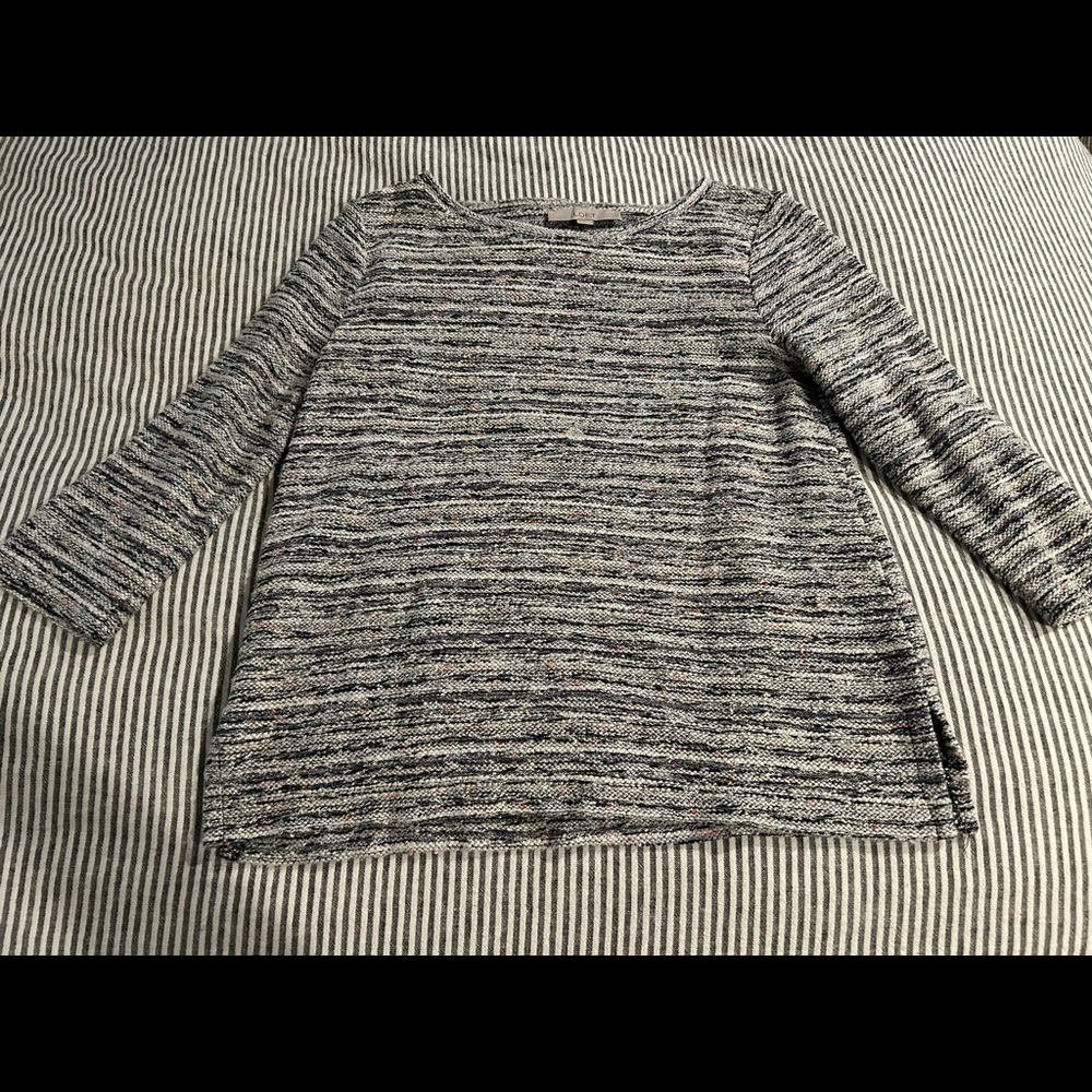 Multi-colored/textured 3/4 length sleeve shirt
